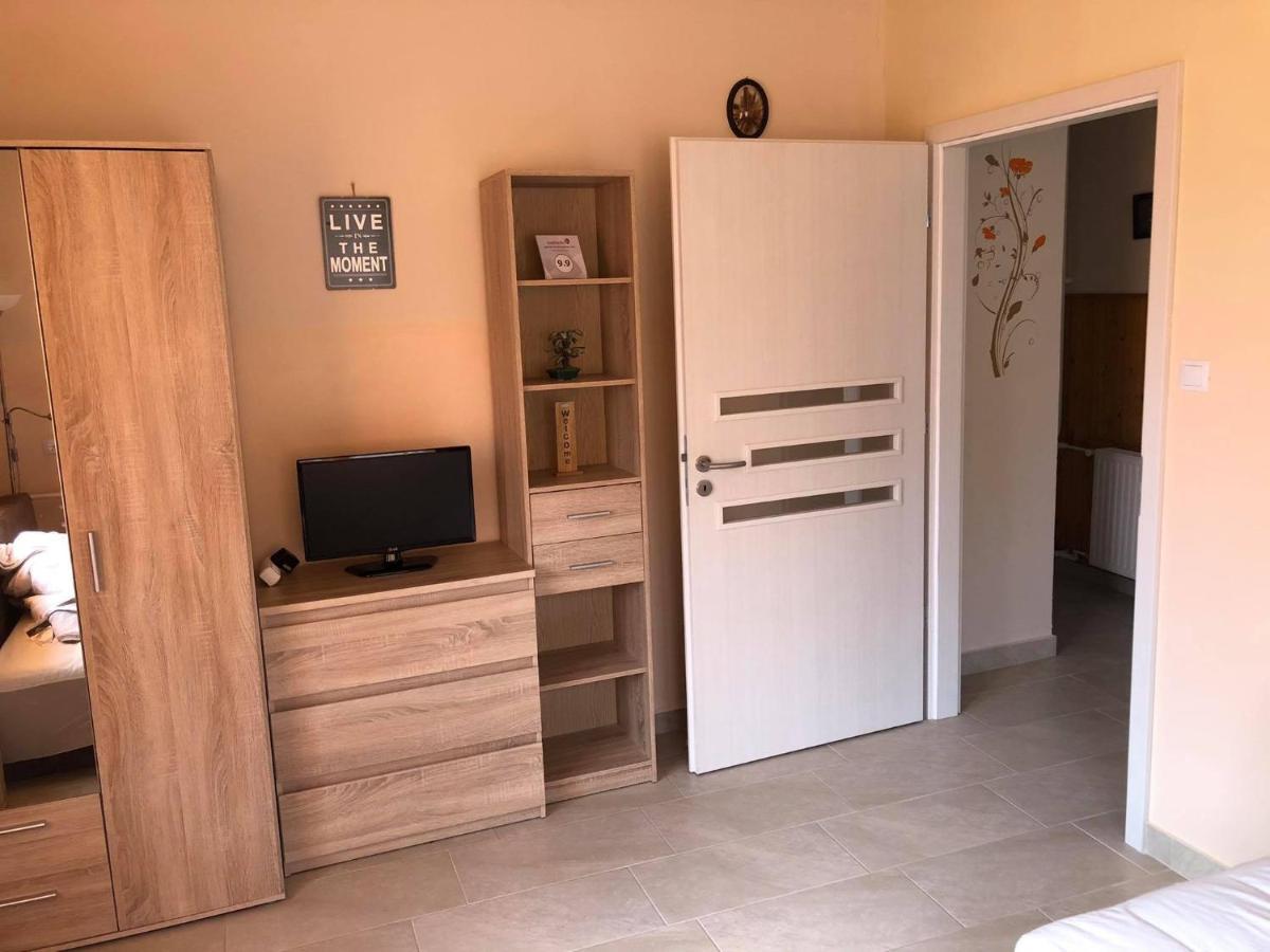 Adel Apartman Шарвар Экстерьер фото