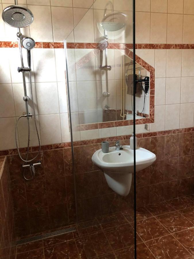 Adel Apartman Шарвар Экстерьер фото